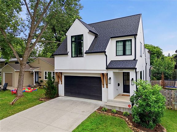 3rd image of 2207 W 48th St