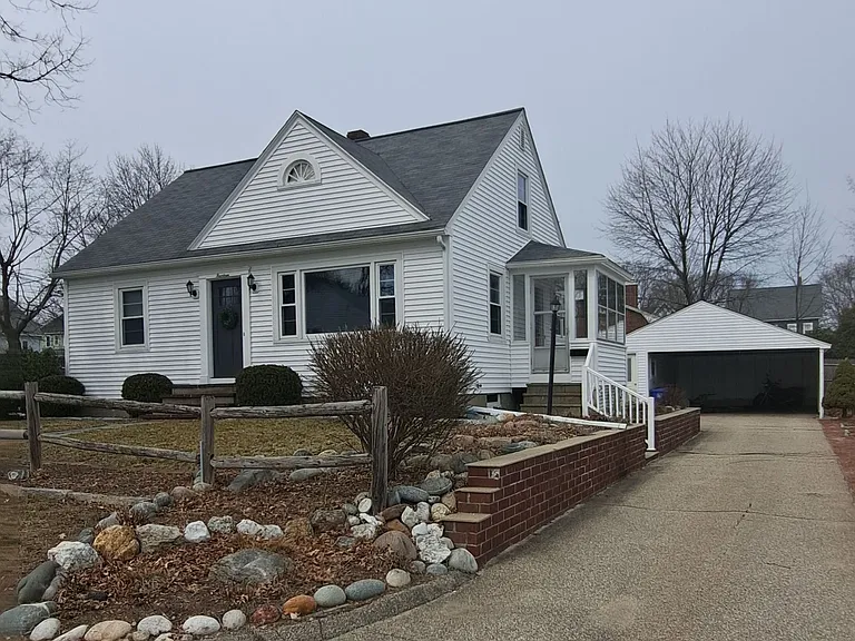 14 Glendale Ave — Photo 1