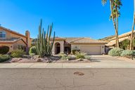 E Winona St-S0612-001.jpg