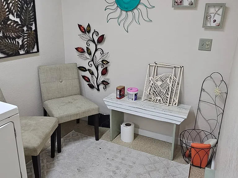 Shared Laundry room with a resting area