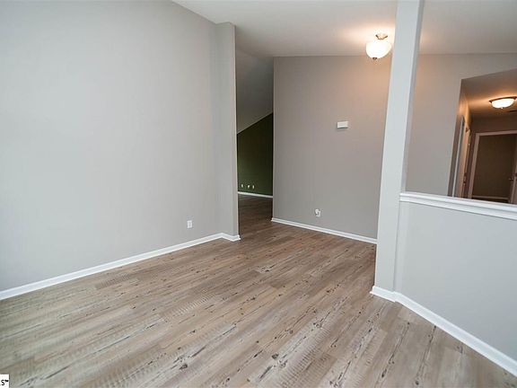 5th image of 223 Twilitemist Dr