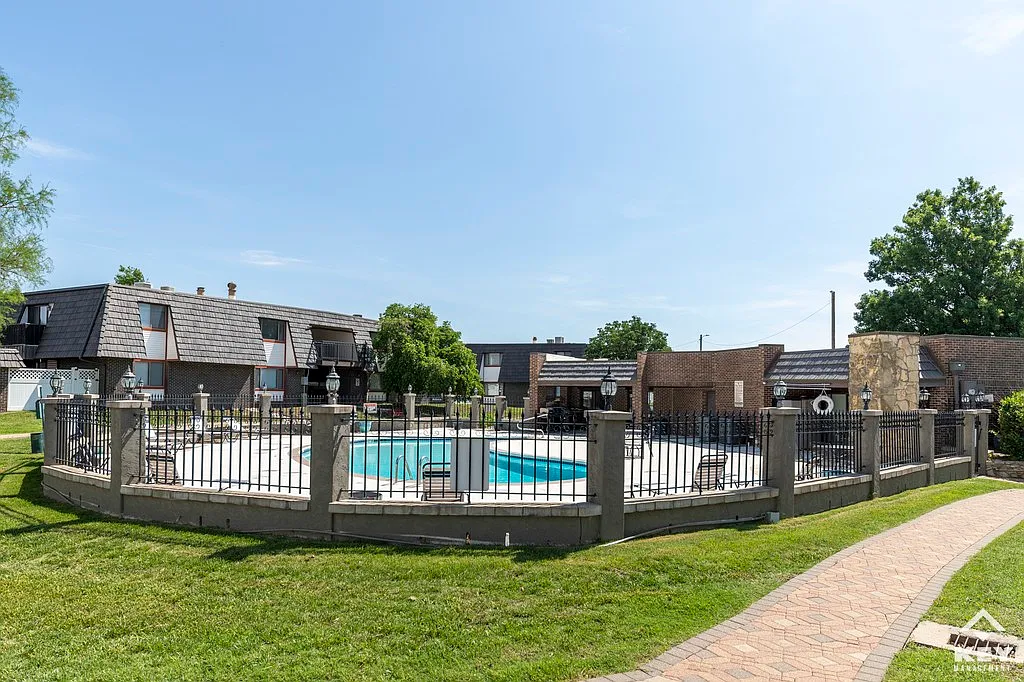 Pheasant Run Apartments — Photo 3
