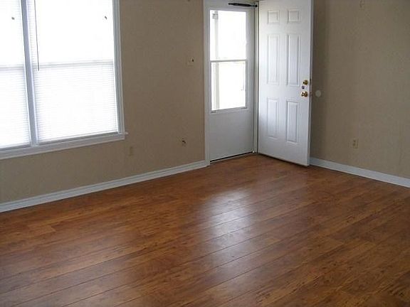 3rd image of 1402 NW Lincoln Ave