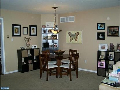 5th image of 327 Allens Ln #1042