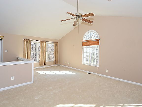 5th image of 8049 Oak Hollow Ln