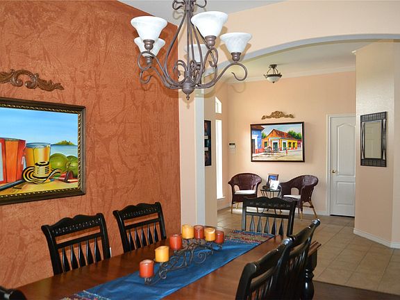Dining room & foyer