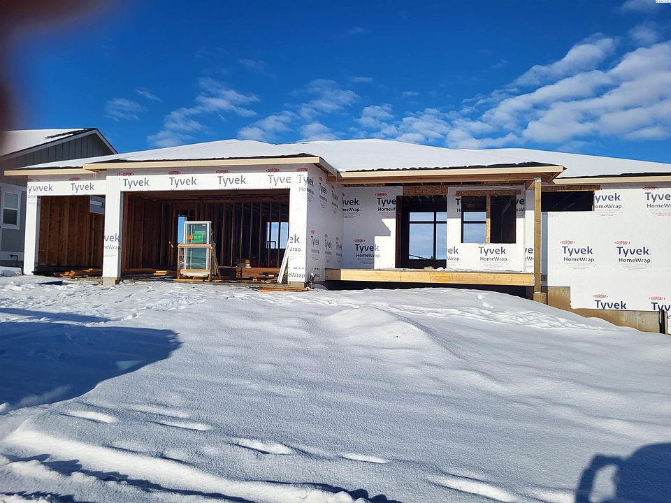 2nd image of 840 SW Panorama Dr