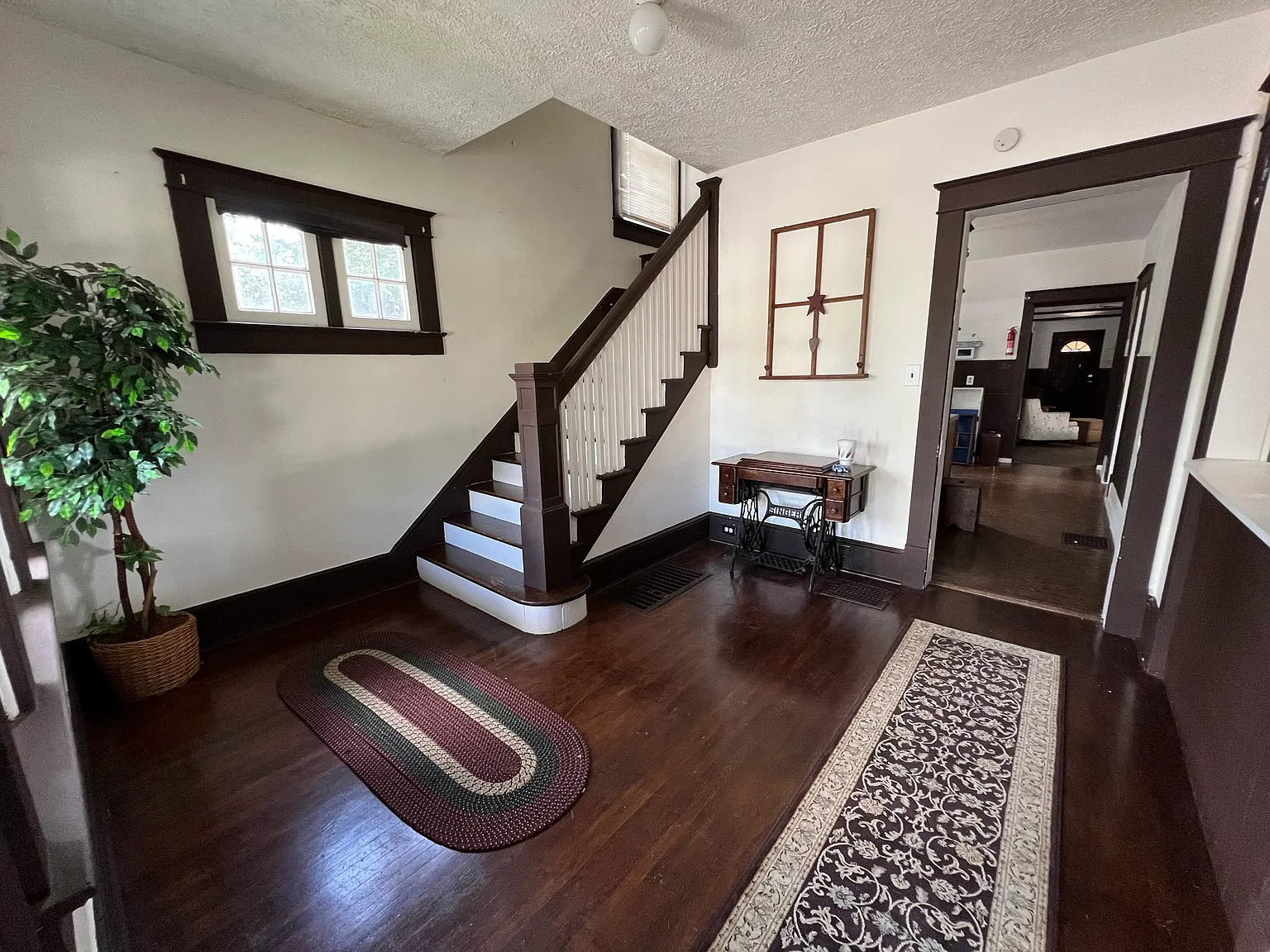 3571 Winchester Avenue — Photo 2