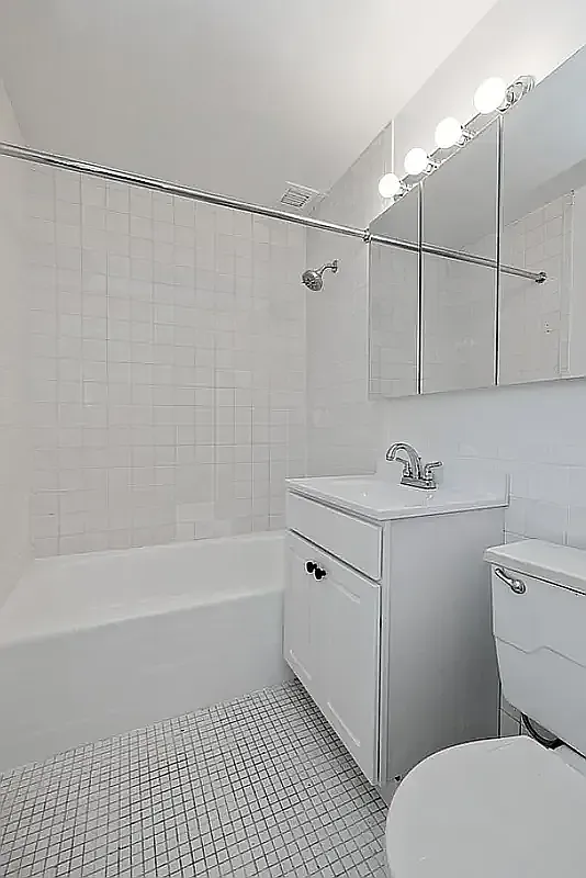 154 West 70th Street — Photo 4