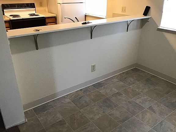 5th image of 2663 Elm St #3