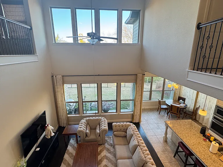 2405 Bigleaf Ct — Photo 2