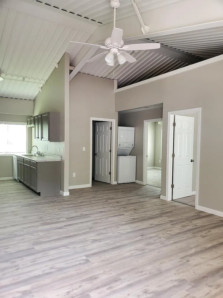 2 bed, $2,000 — Photo 4