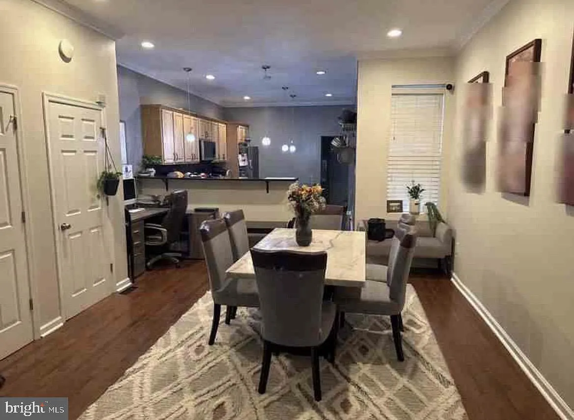 4 bed, 1.5 bath, 1800 sqft, $2,500 — Photo 3