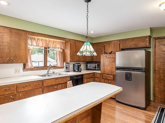 2nd image of 3308 Greenway Dr