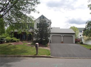 4102 Sapphire Ln, Bethlehem, PA 18020
