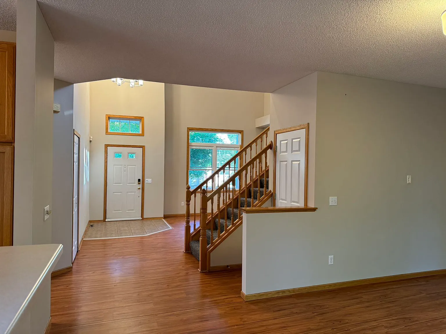 4 bed, 2600 sqft, $2,900 — Photo 4