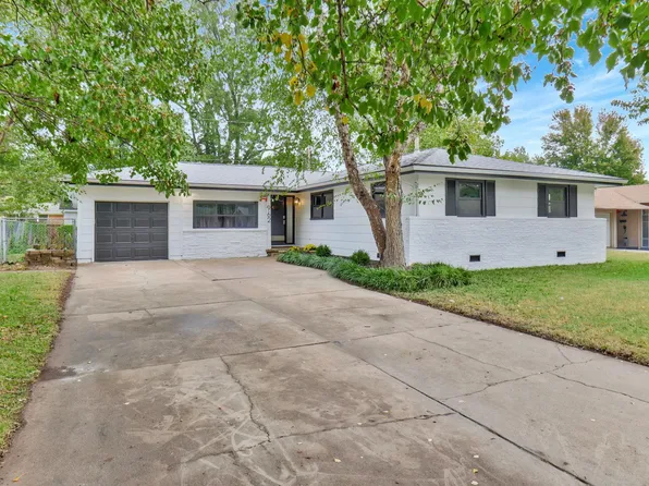 962 N Country Acres Ave, Wichita, KS 67212