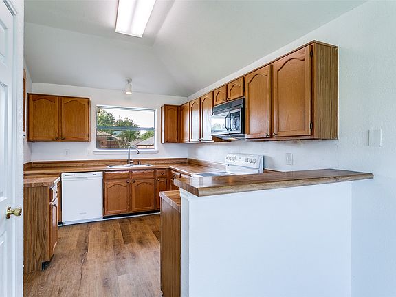 5th image of 648 Coats St