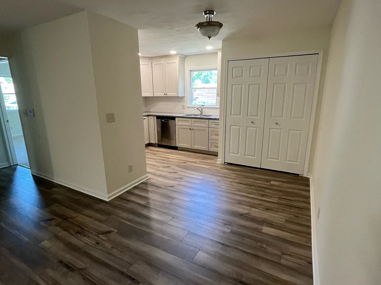 2 bed, 940 sqft, $1,200 — Photo 2