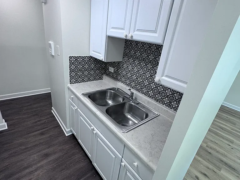 1135 N Boxwood Dr #G2 — Photo 3
