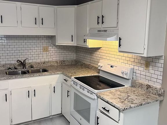 3rd image of 4036 Tavineer Dr