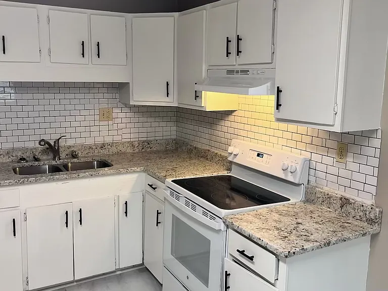 4036 Tavineer Dr — Photo 3