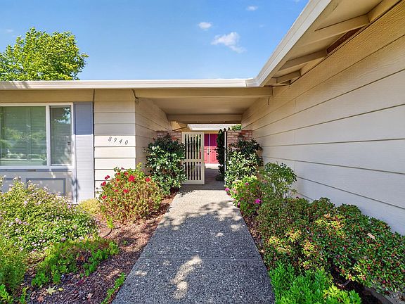 2nd image of 8940 Oakmont Drive