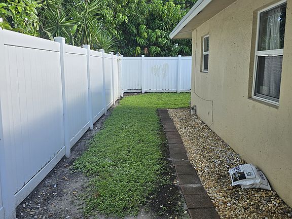 5th image of 3804 SW 12th Ct