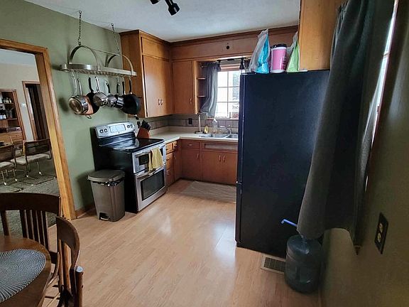 3rd image of 221 W Charles St