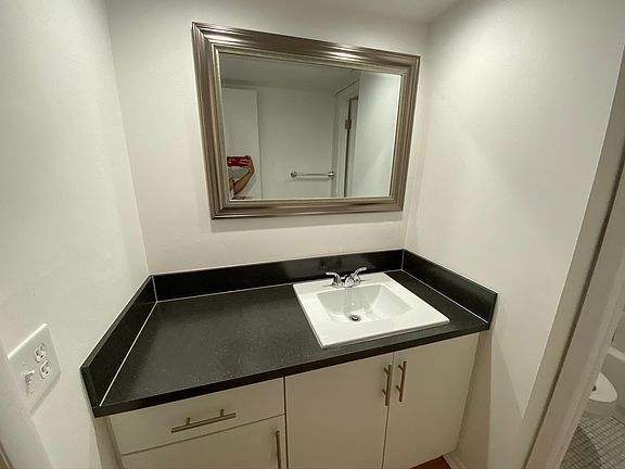 4th image of 1400 San Remo Cir #1400