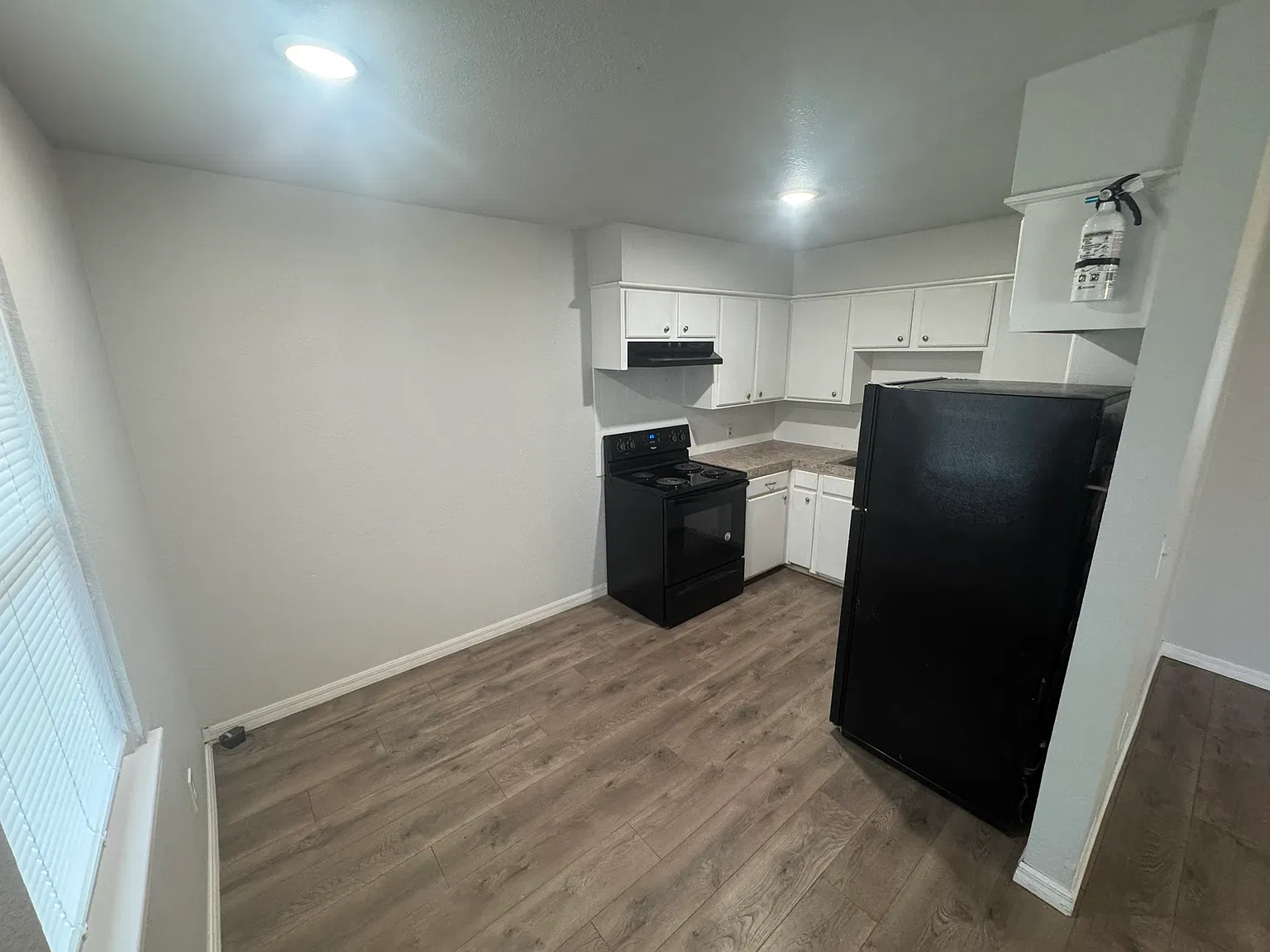 121 Julie Dr - Unit 8 — Photo 2