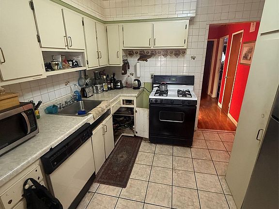 4th image of 925 E 227th Street