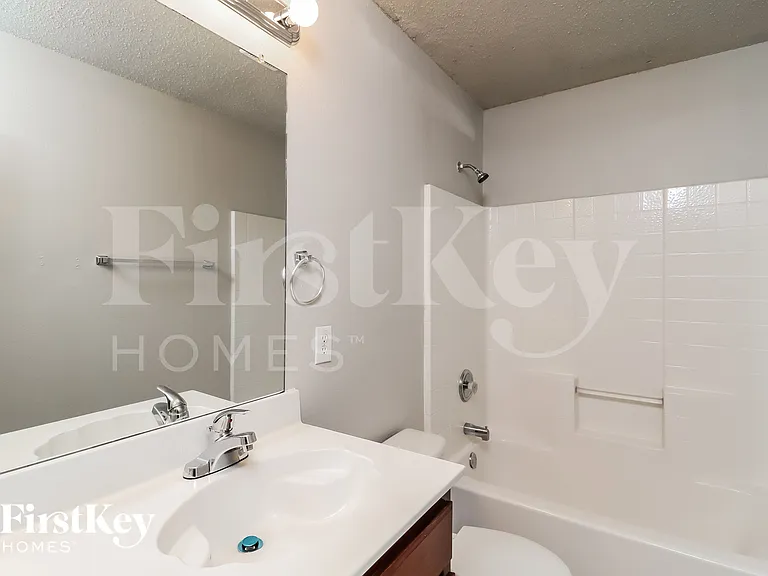3913 Fox Run Dr — Photo 14