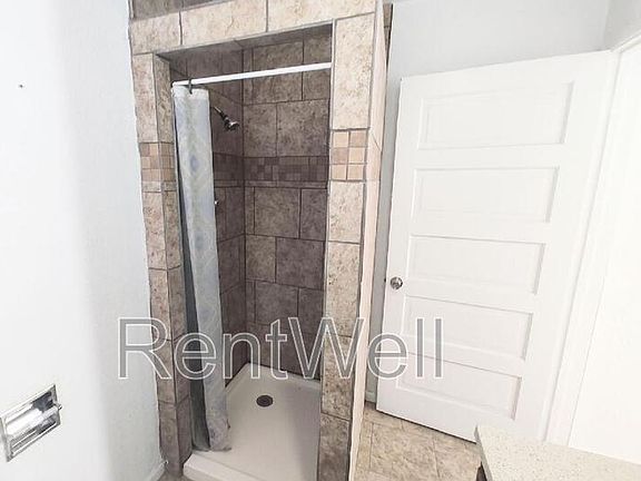 4th image of 113 W Cedar St #C
