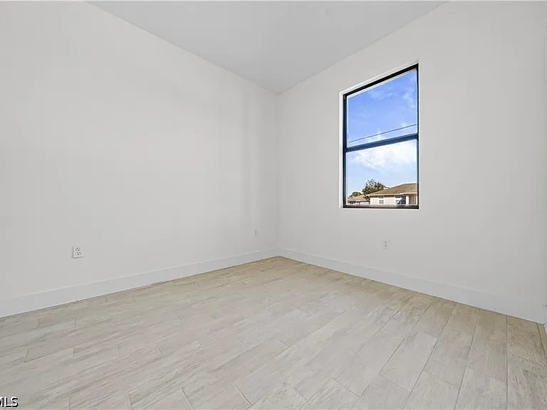 2220 Kenneth Ave S — Photo 11