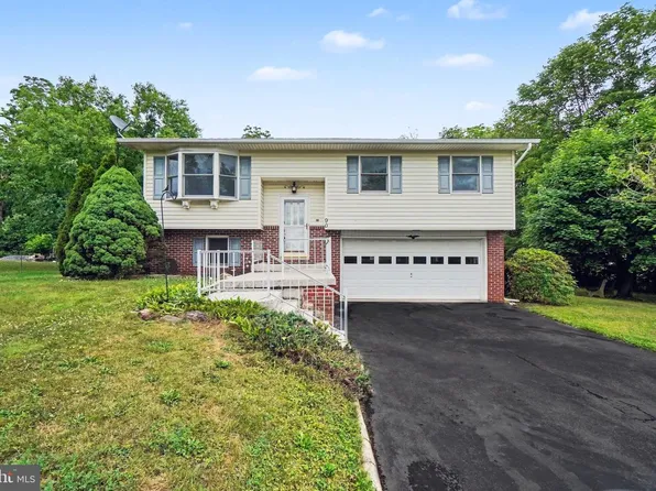 90 Pine Maple St, Mc Alisterville, PA 17049