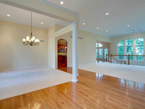5th image of 301 Greycliff Bluff Dr
