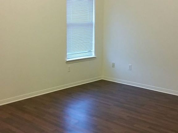 4th image of 1405 Ashley Dr