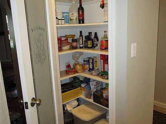 4th image of 743 NE Beyer Way