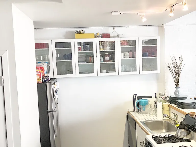 12 White St #4 — Photo 11