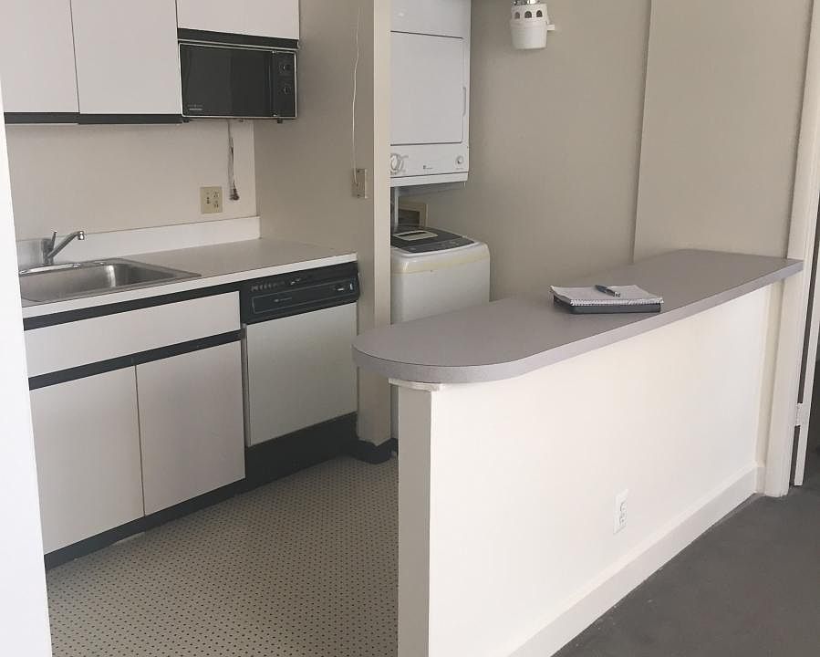 1st image of 1327 Spruce St APT 3E
