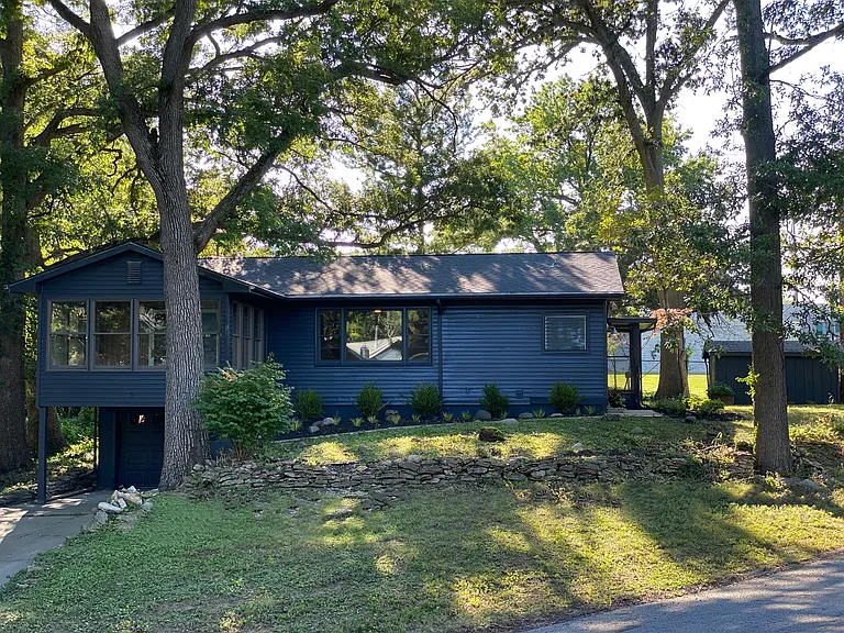 9 Lake Grove Clb — Photo 6