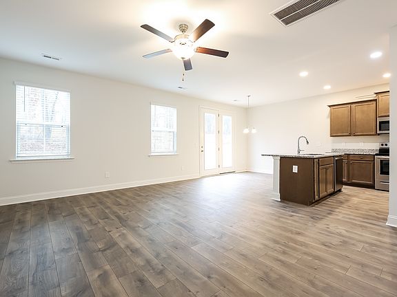 3rd image of 127 Renwood Rd