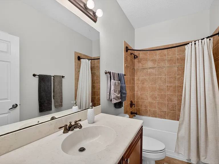 1121 Charming St — Photo 32