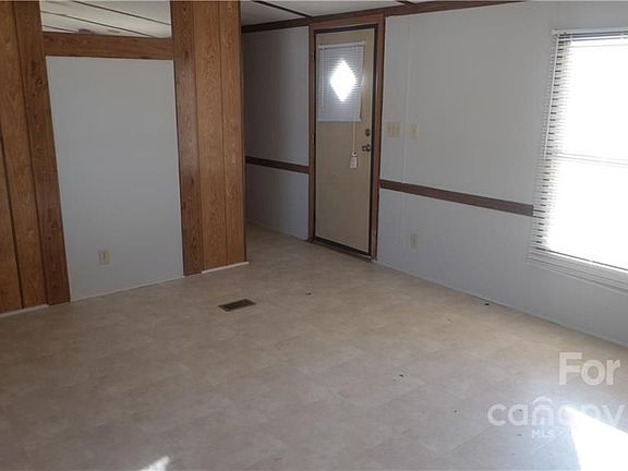 5th image of 207 Tall Pines Ln