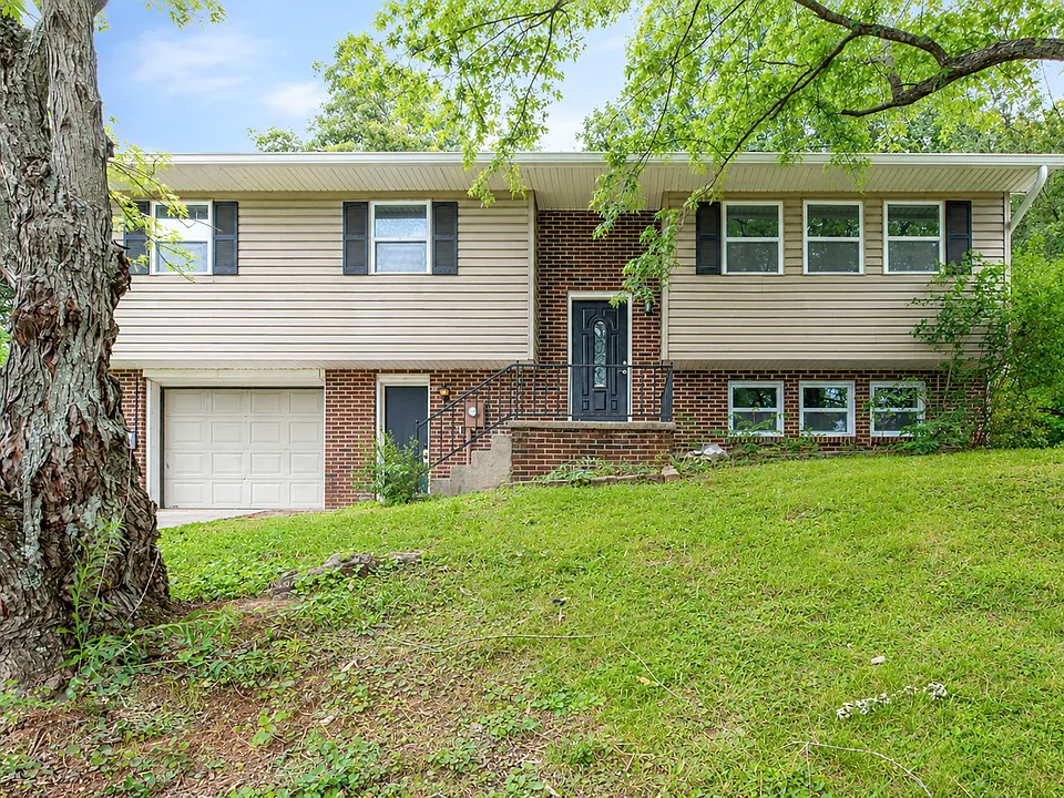 307 McMaster Pl
