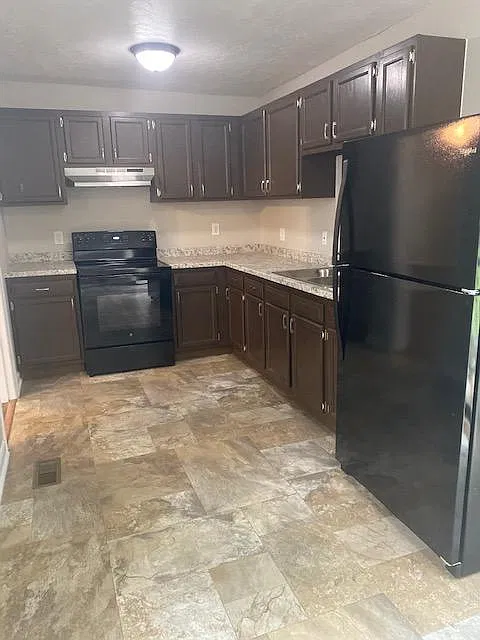 2 bed, 832 sqft, $1,300 — Photo 3