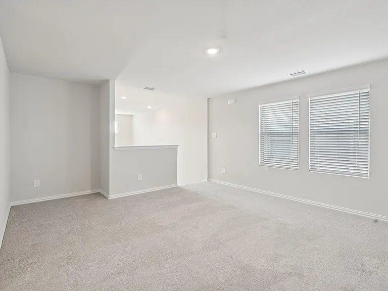 717 Leavenworth Dr — Photo 24