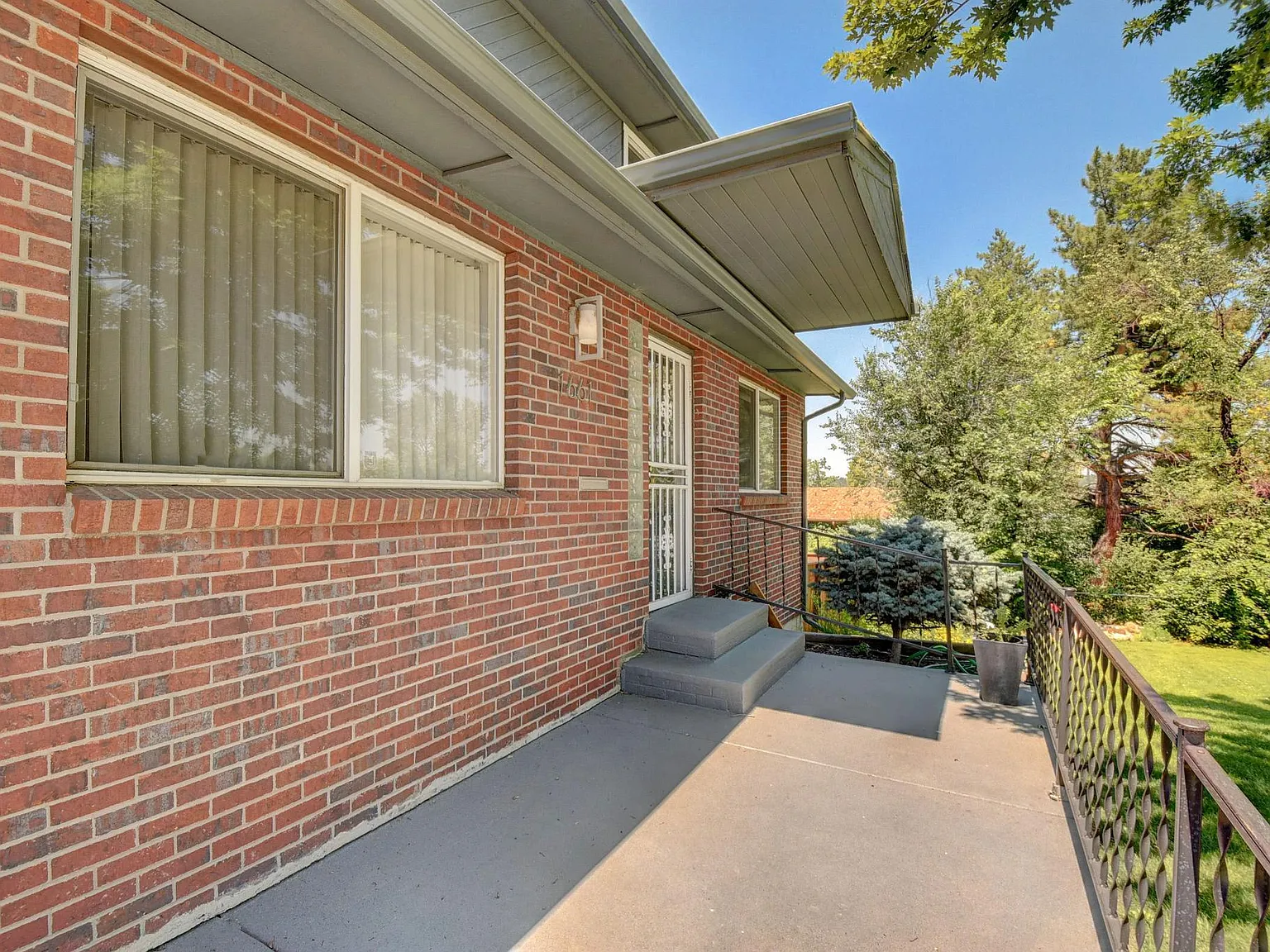 6 bed, 4257 sqft, $4,995 — Photo 4