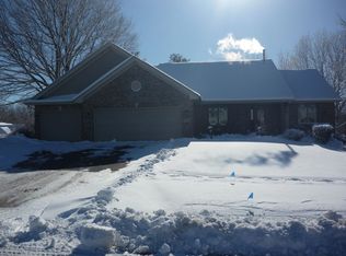 5949 Deerwood Ct, Roscoe, IL 61073